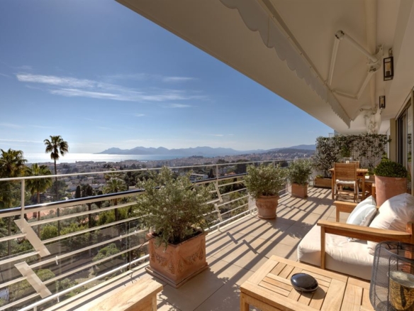 2 Bedroom Apartment in Cannes 26