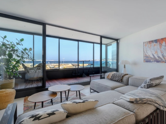 2 Bedroom Villa/House in Marseille 8