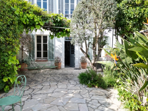 4 Bedroom Villa/House in Cannes 14