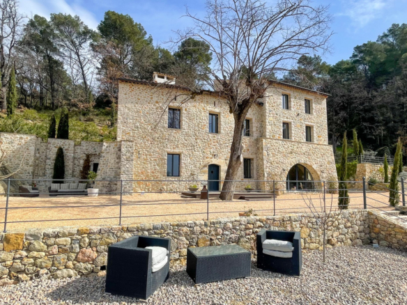 5 Bedroom Villa/House in Tourrettes 2