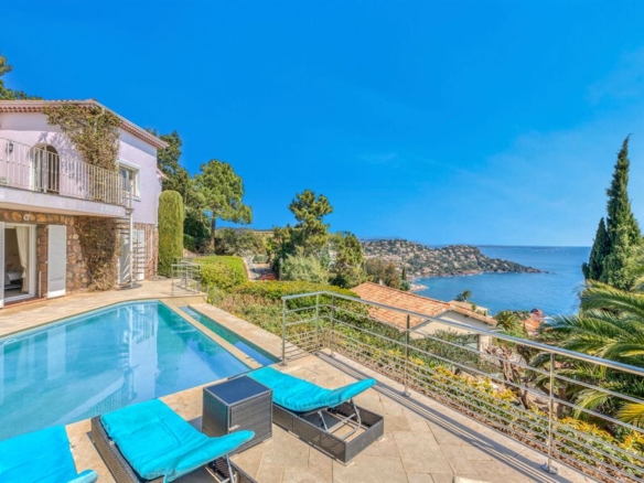 4 Bedroom Villa/House in Le Trayas 2