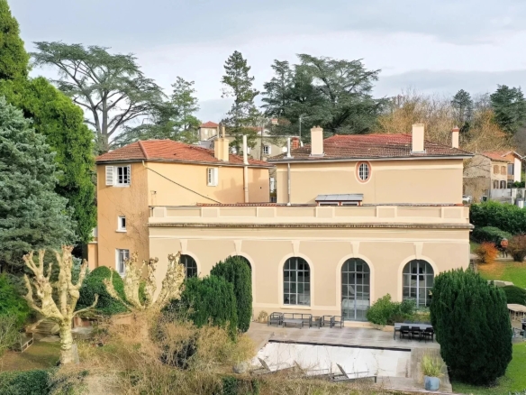 5 Bedroom Villa/House in Charbonnieres-les-bains 28