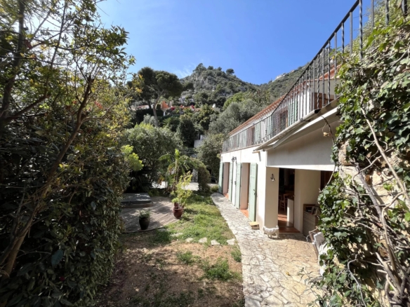 3 Bedroom Villa/House in Eze 2