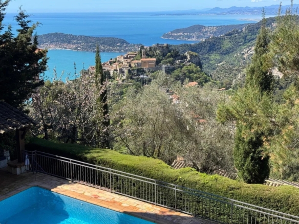 4 Bedroom Villa/House in Eze 10