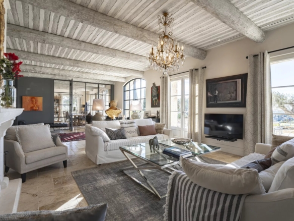 5 Bedroom Villa/House in Tourrettes 8