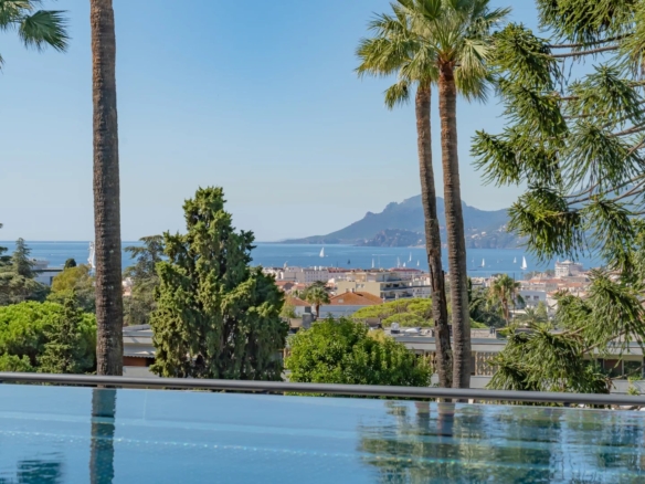 4 Bedroom Apartment in Cannes 4