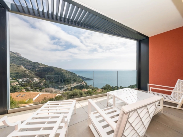 4 Bedroom Apartment in Eze 22