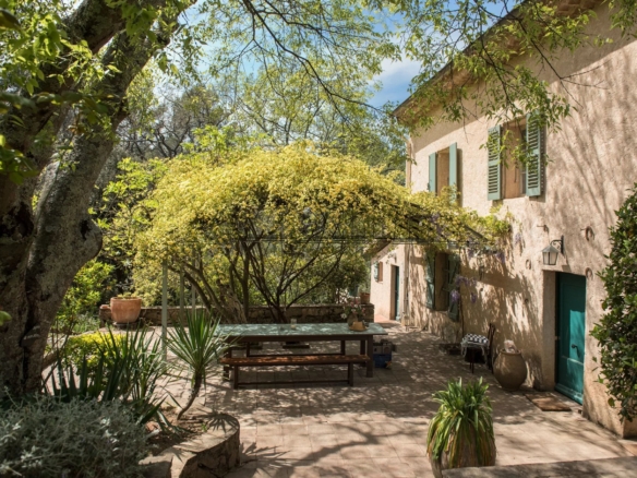 6 Bedroom Villa/House in Lorgues 34