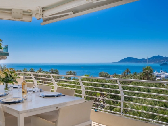 4 Bedroom Apartment in Cannes 14