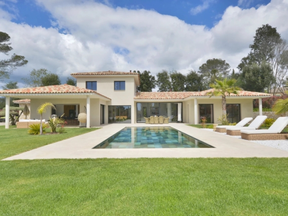 5 Bedroom Villa/House in Roquefort Les Pins 12