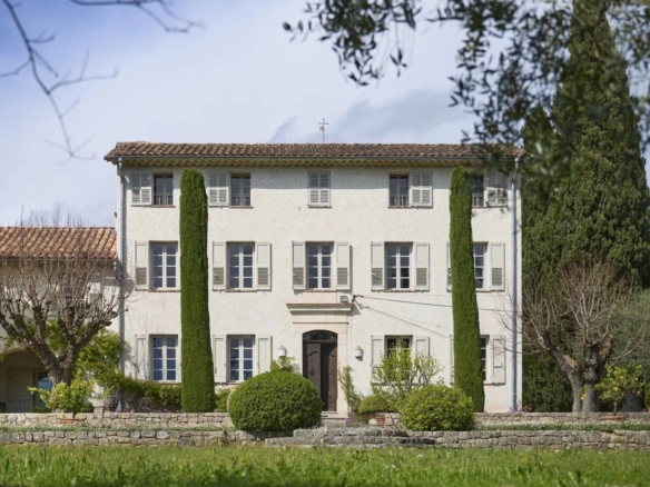 12 Bedroom Villa/House in Grasse 8