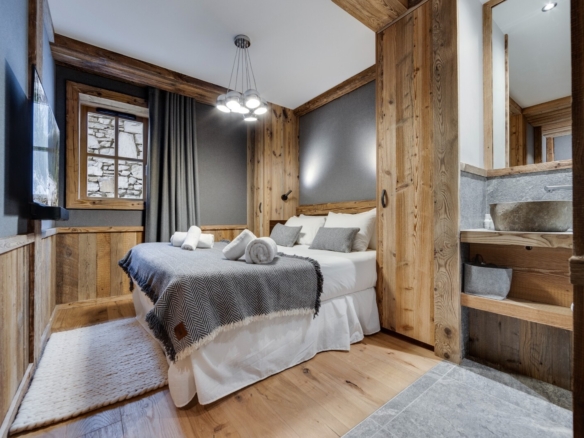 2 Bedroom Apartment in Val D'isere 8