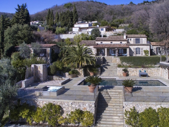 5 Bedroom Villa/House in Grasse 6