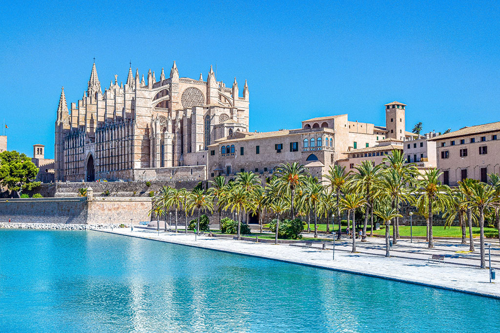 A Luxury Property Buyer's Guide to Mallorca 2 View of Palma de Mallorca Cathedral