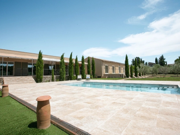 5 Bedroom Villa/House in Uzes 6