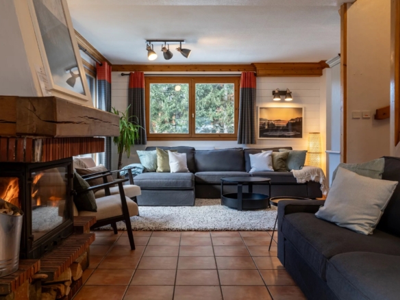 8 Bedroom Chalet in Meribel 24