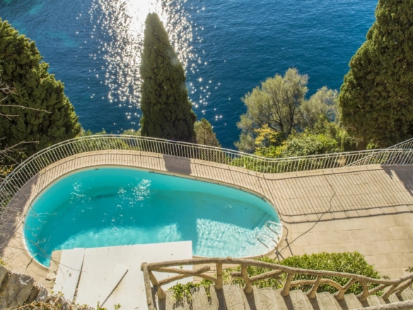 2 Bedroom Apartment in Cap D Ail 18