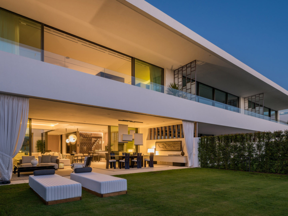 4 Bedroom Villa/House in The Golden Mile 30