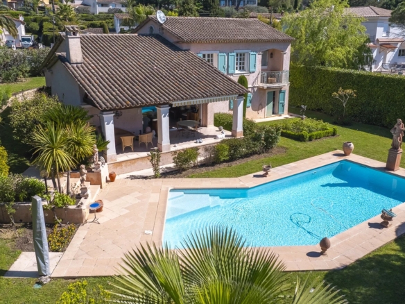 4 Bedroom Villa/House in Mougins 2