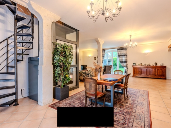 8 Bedroom Villa/House in Saint Jean De Gonville 30