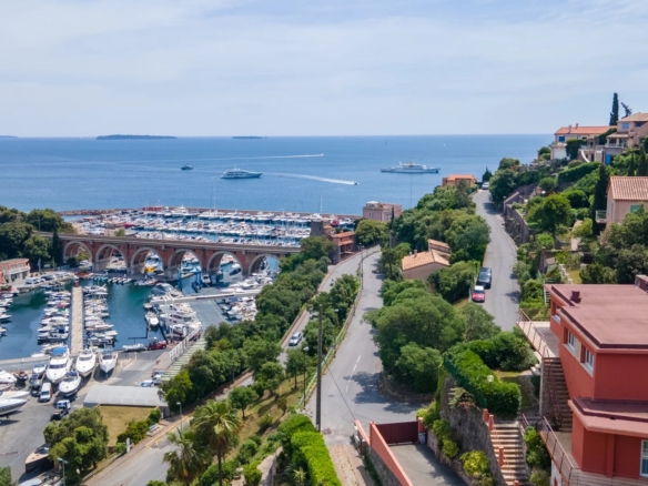 4 Bedroom Villa/House in Theoule Sur Mer 24