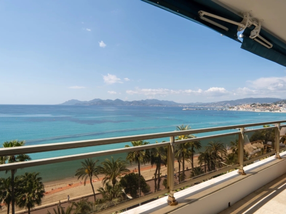 2 Bedroom Apartment in Cannes 16