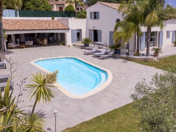 4 Bedroom Villa/House in Valbonne 36