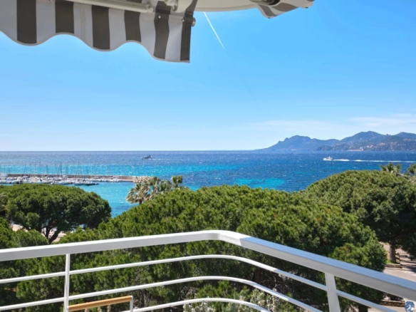 3 Bedroom Apartment in Cannes 6