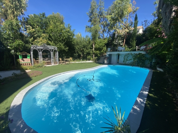 6 Bedroom Villa/House in Marseille 26