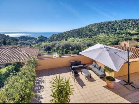 2 Bedroom Apartment in Eze 10