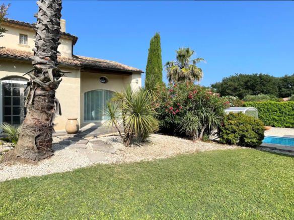 5 Bedroom Castle/Estates in Uzes 32
