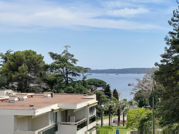 4 Bedroom Apartment in Cannes 14