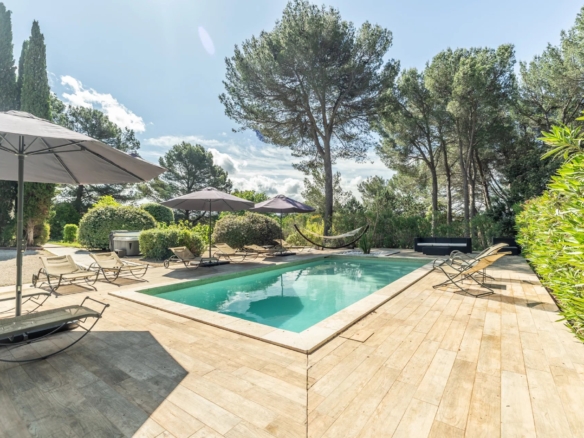 11 Bedroom Hotels/gites in Puget 4