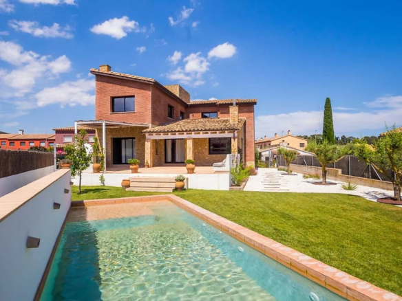 4 Bedroom Villa/House in Vall-llobrega 24