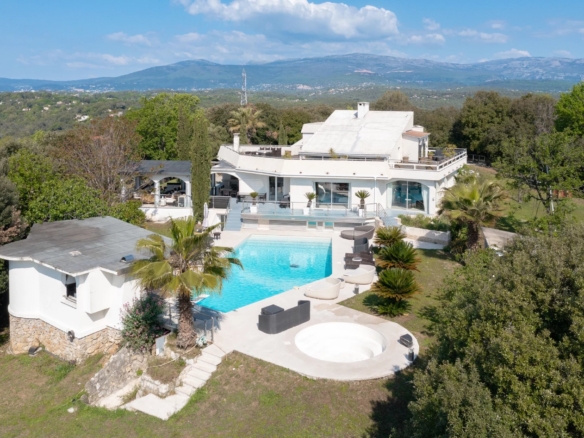 8 Bedroom Villa/House in Valbonne 32