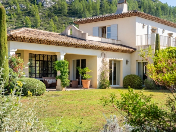 4 Bedroom Villa/House in Gemenos 4