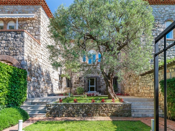 2 Bedroom Apartment in Roquebrune Cap Martin 14