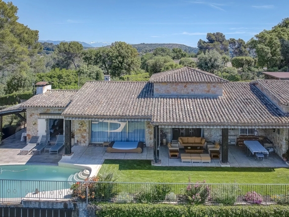 5 Bedroom Villa/House in Biot 16