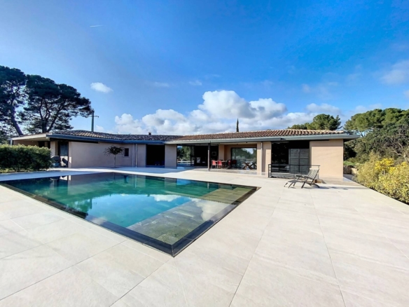 3 Bedroom Villa/House in La Cadiere D Azur 30