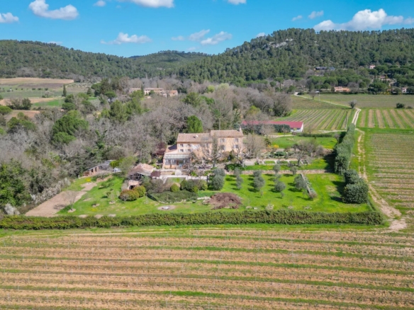 4 Bedroom Villa/House in Le Val 16