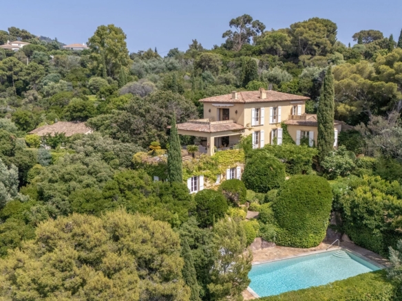 7 Bedroom Villa/House in Rayol Canadel Sur Mer 10