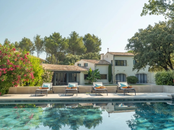 8 Bedroom Villa/House in Pernes Les Fontaines 14
