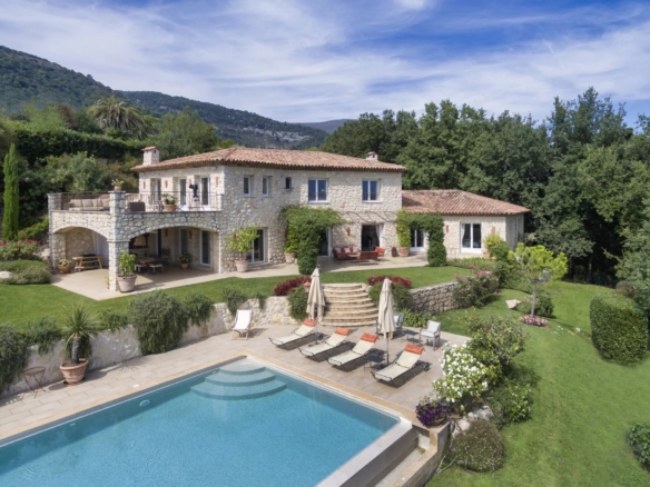6 Bedroom Villa/House in Tourrettes Sur Loup 16