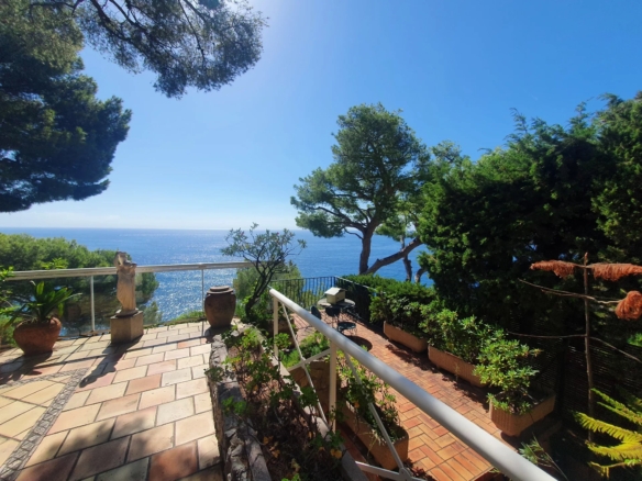 4 Bedroom Villa/House in Eze 34