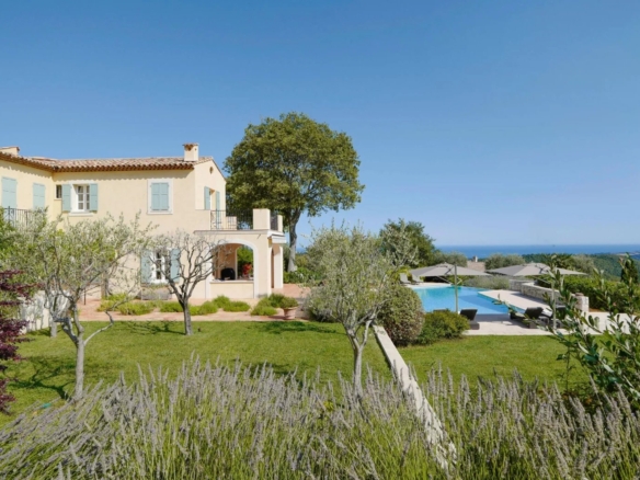 6 Bedroom Villa/House in Tourrettes Sur Loup 26