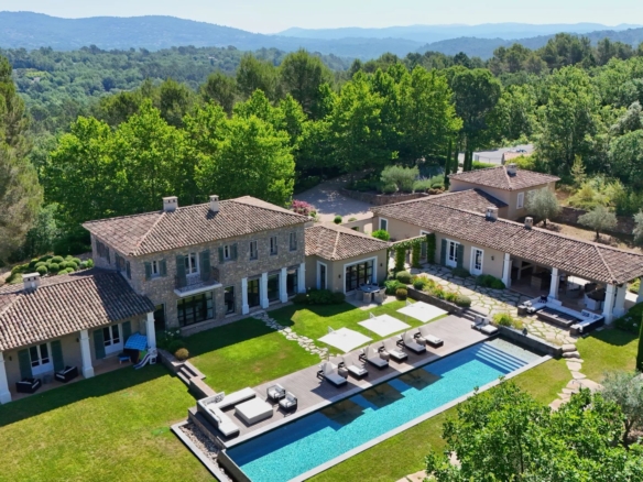 6 Bedroom Villa/House in Tourrettes 28