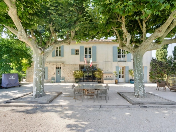 6 Bedroom Villa/House in Eyragues 8
