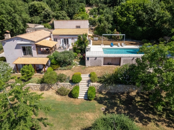 4 Bedroom Villa/House in Tourrettes Sur Loup 28