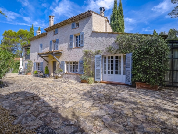 4 Bedroom Villa/House in Mougins 10