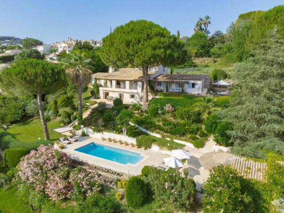 6 Bedroom Villa/House in St Paul 6